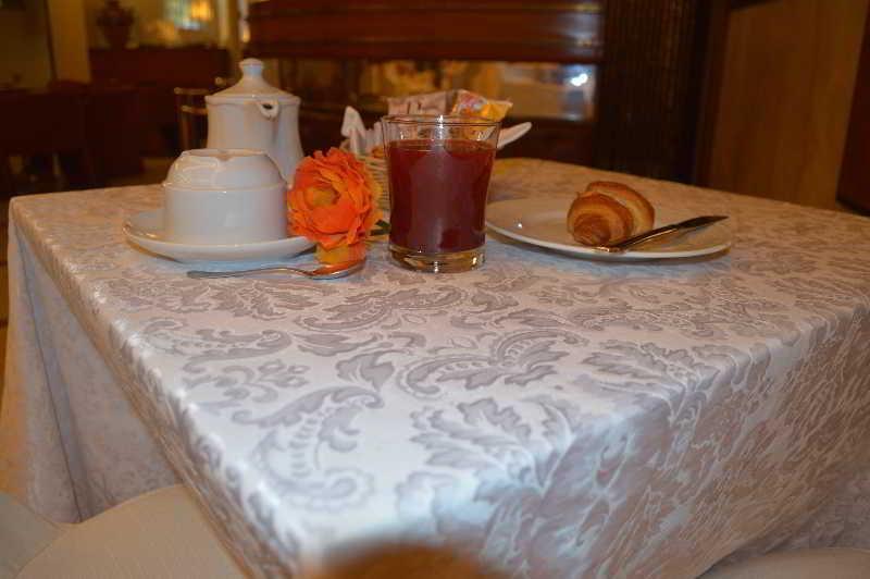 Augustus Hotel ออตตาวิอาโน ภายนอก รูปภาพ