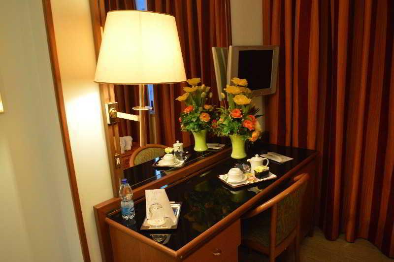 Augustus Hotel ออตตาวิอาโน ภายนอก รูปภาพ