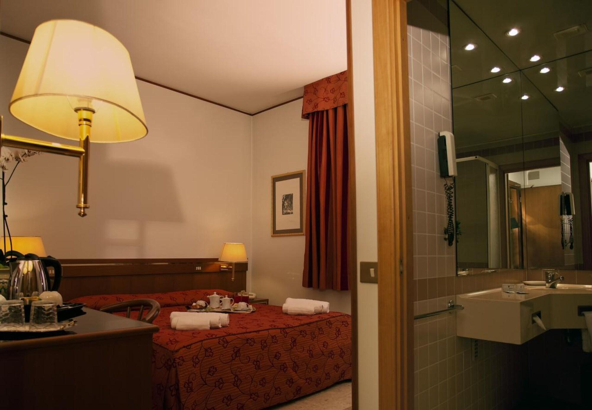 Augustus Hotel ออตตาวิอาโน ภายนอก รูปภาพ