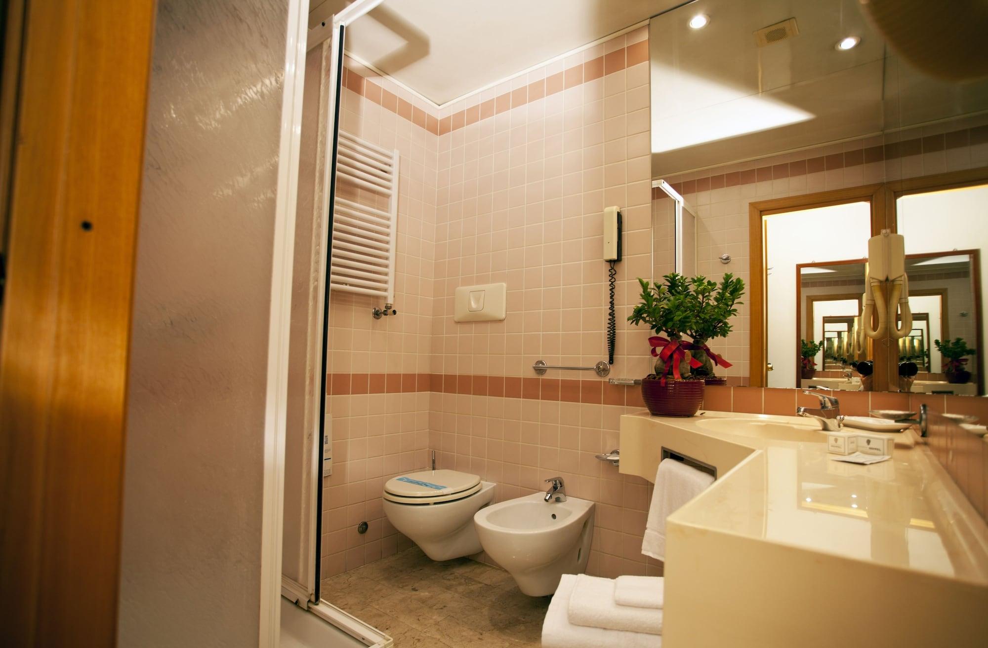 Augustus Hotel ออตตาวิอาโน ภายนอก รูปภาพ
