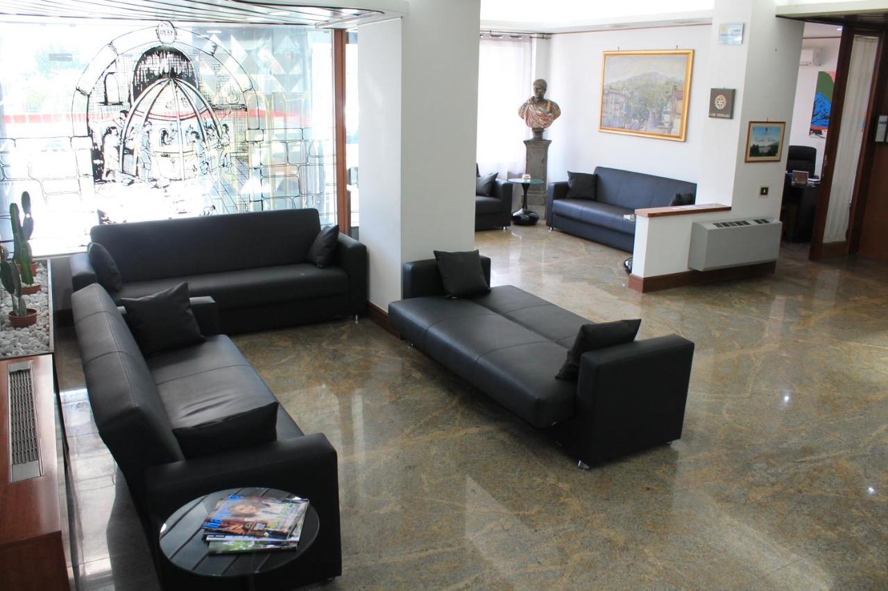 Augustus Hotel ออตตาวิอาโน ภายนอก รูปภาพ